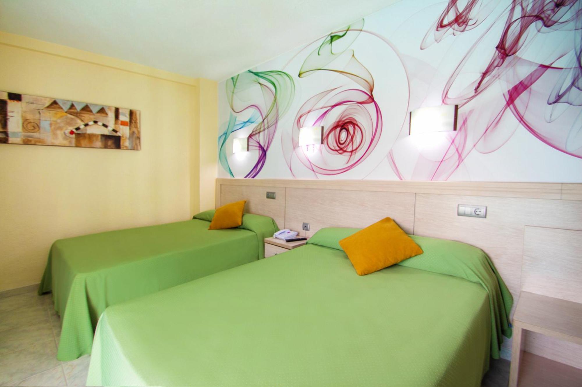 Hotel Servigroup Calypso Benidorm Habitación foto